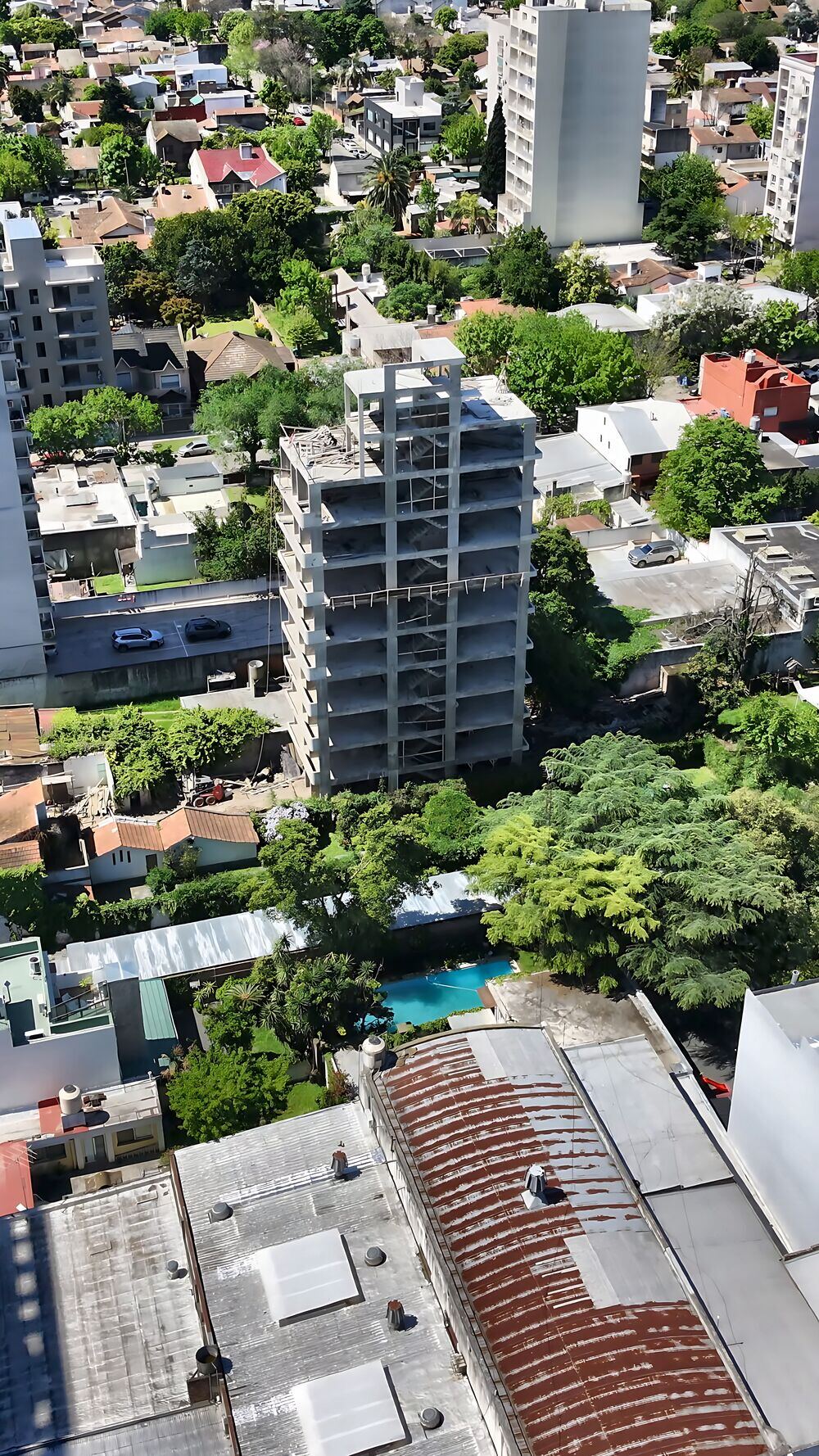 Vista aérea de una obra en San Miguel filmada con dron